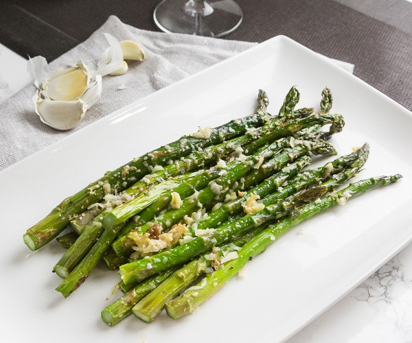 Make this easy roasted asparagus healthy side dish in 20 minutes! Parmesan-coated green stalks are perfectly crisp-tender. Pure flavorful and delicious! nomrecipes.com
