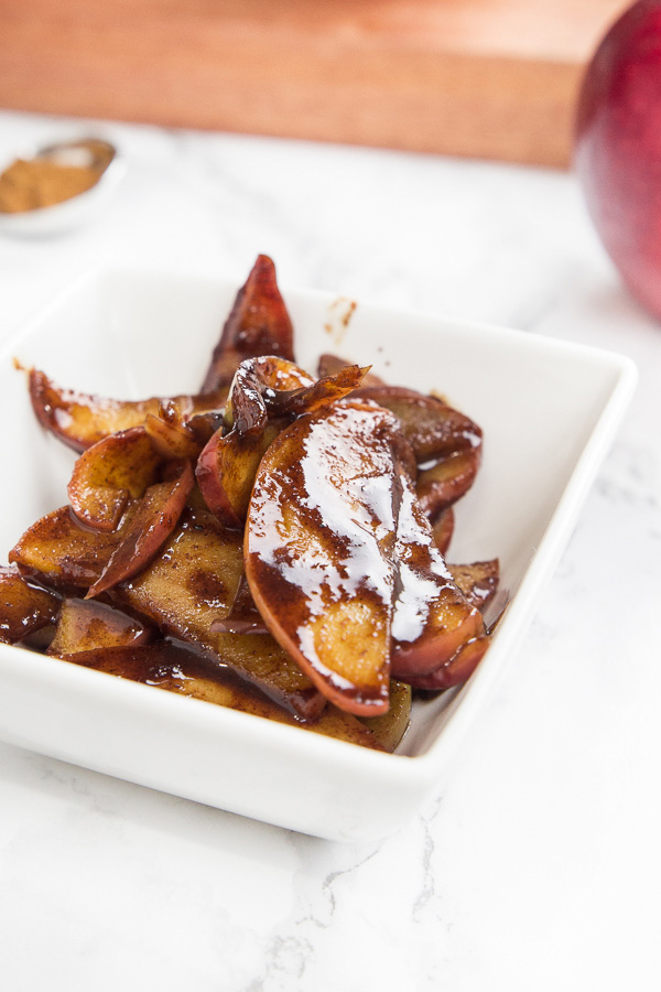 Need simple breakfast ideas? Ready in 15 mins, this sweet cinnamon apple is a quick fix for your hot apple pie cravings! Bold, comforting, irresistible!