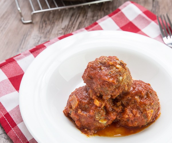 This oven baked parmesan meatballs recipe is super QUICK and EASY to prep. Chunky and juicy meatballs are full of cheesy flavors and crunchy bites.