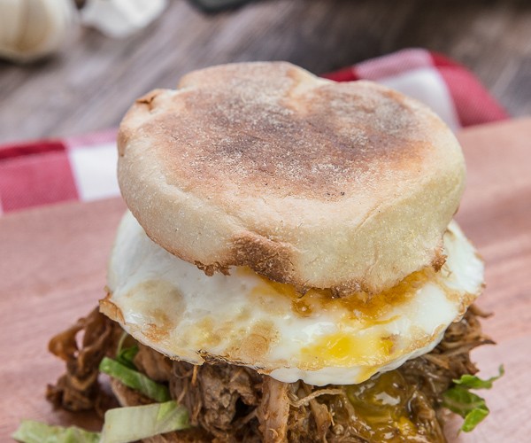 Have leftover pulled pork? Try this crazy simple English muffin recipe! Crisp and fluffy muffins wrapped on flavorful and moist pulled pork, topped with a bursting egg yolk and lettuce crunch.