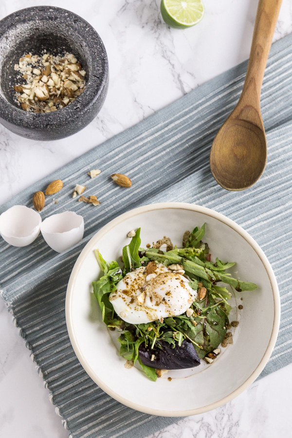 No-vinegar poached egg on a nutrient-packed arugula salad. Velvety runny yolk engulfed by soft silky smooth whites. Easy to make and ready in 10 minutes.
