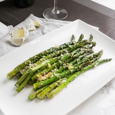 Make this easy roasted asparagus healthy side dish in 20 minutes! Parmesan-coated green stalks are perfectly crisp-tender. Pure flavorful and delicious! nomrecipes.com