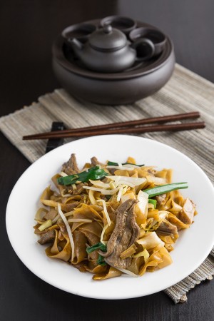 Stir-Fried Beef Chow Fun Noodles 乾炒牛河