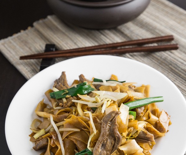 stir-fried-beef-chow-fun-noodles