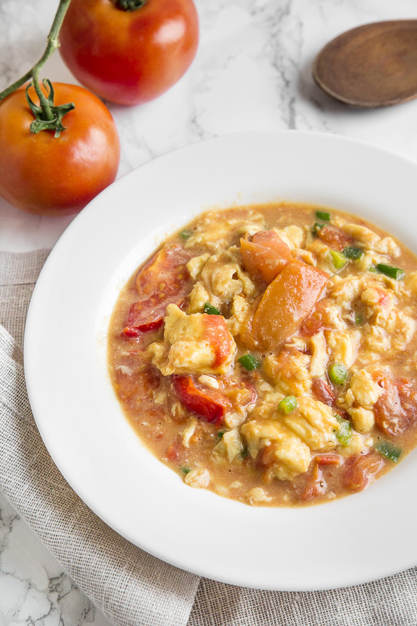 This Chinese-inspired easy scrambled eggs is the ultimate comfort food. Juicy tomatoes meshed with fluffy scrambled eggs. Perfect over rice or pasta.