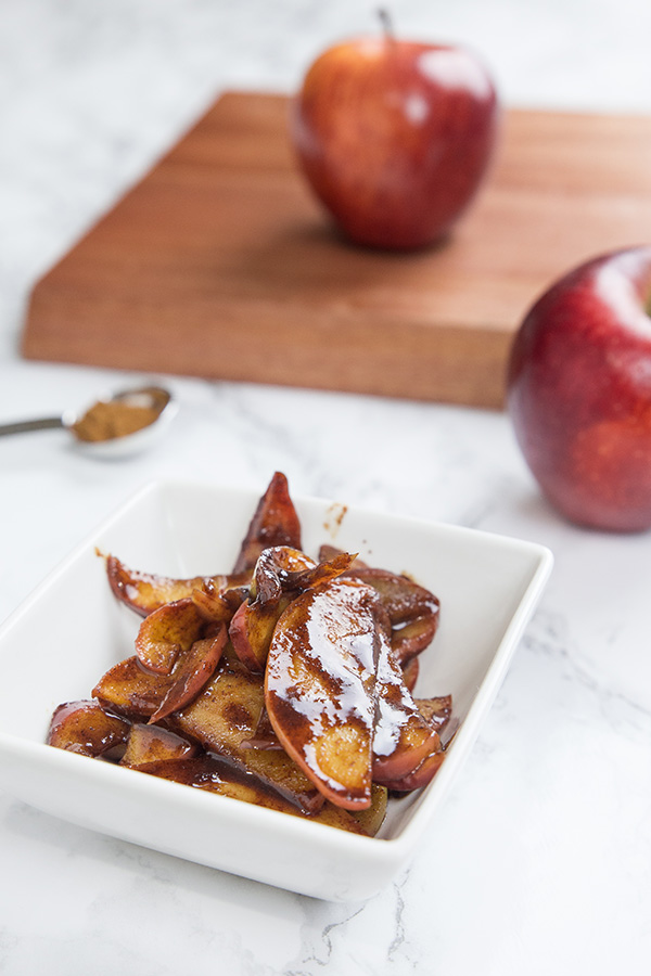 Need simple breakfast ideas? Ready in 15 mins, this sweet cinnamon apple is a quick fix for your hot apple pie cravings! Bold, comforting, irresistible!